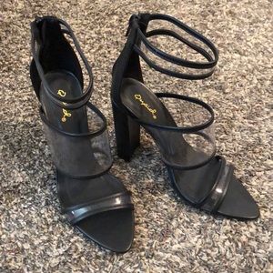 Black heels. Size 5 1/2 but runs half size big.